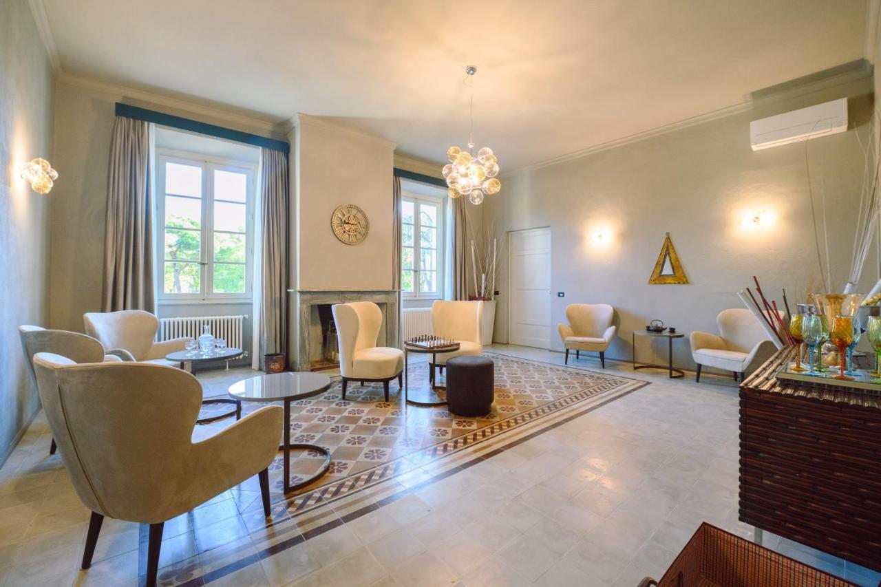 לוקה Palazzo Froussard B&B And Living מראה חיצוני תמונה