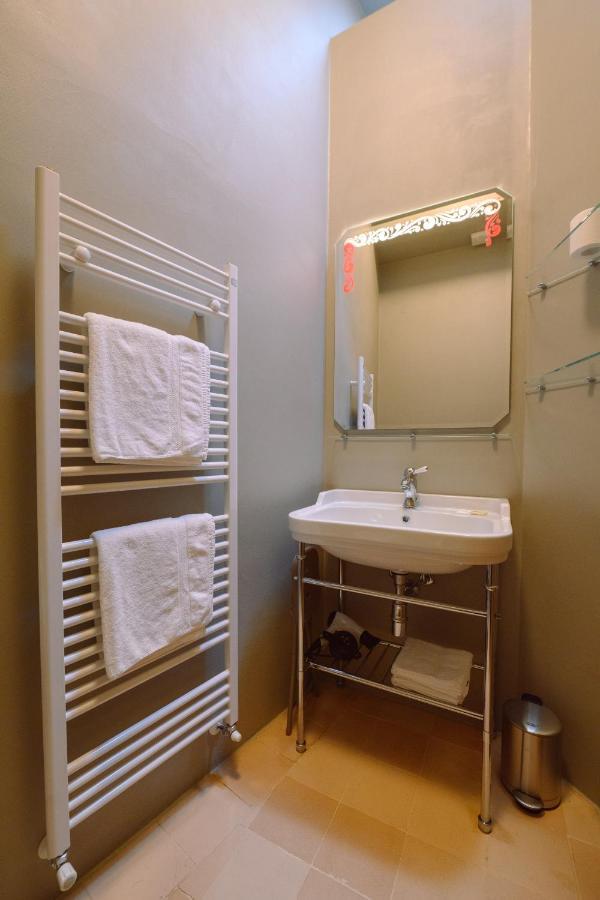 לוקה Palazzo Froussard B&B And Living מראה חיצוני תמונה