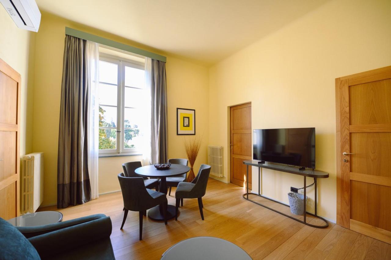 לוקה Palazzo Froussard B&B And Living מראה חיצוני תמונה