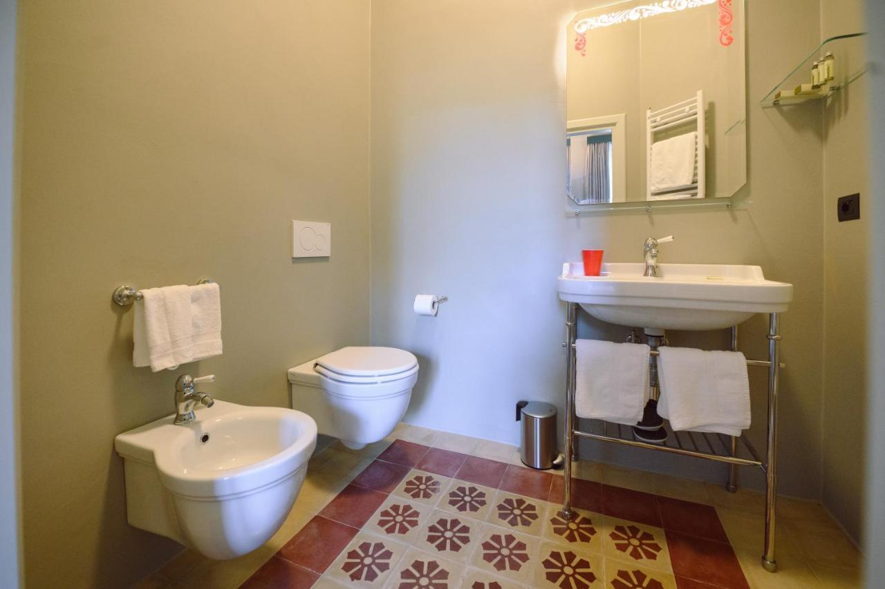 לוקה Palazzo Froussard B&B And Living מראה חיצוני תמונה