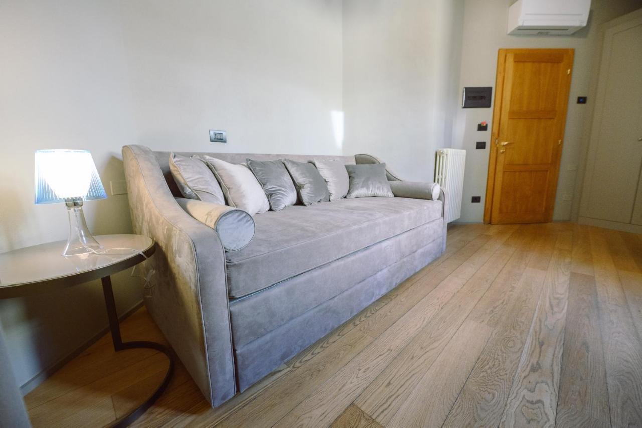 לוקה Palazzo Froussard B&B And Living מראה חיצוני תמונה
