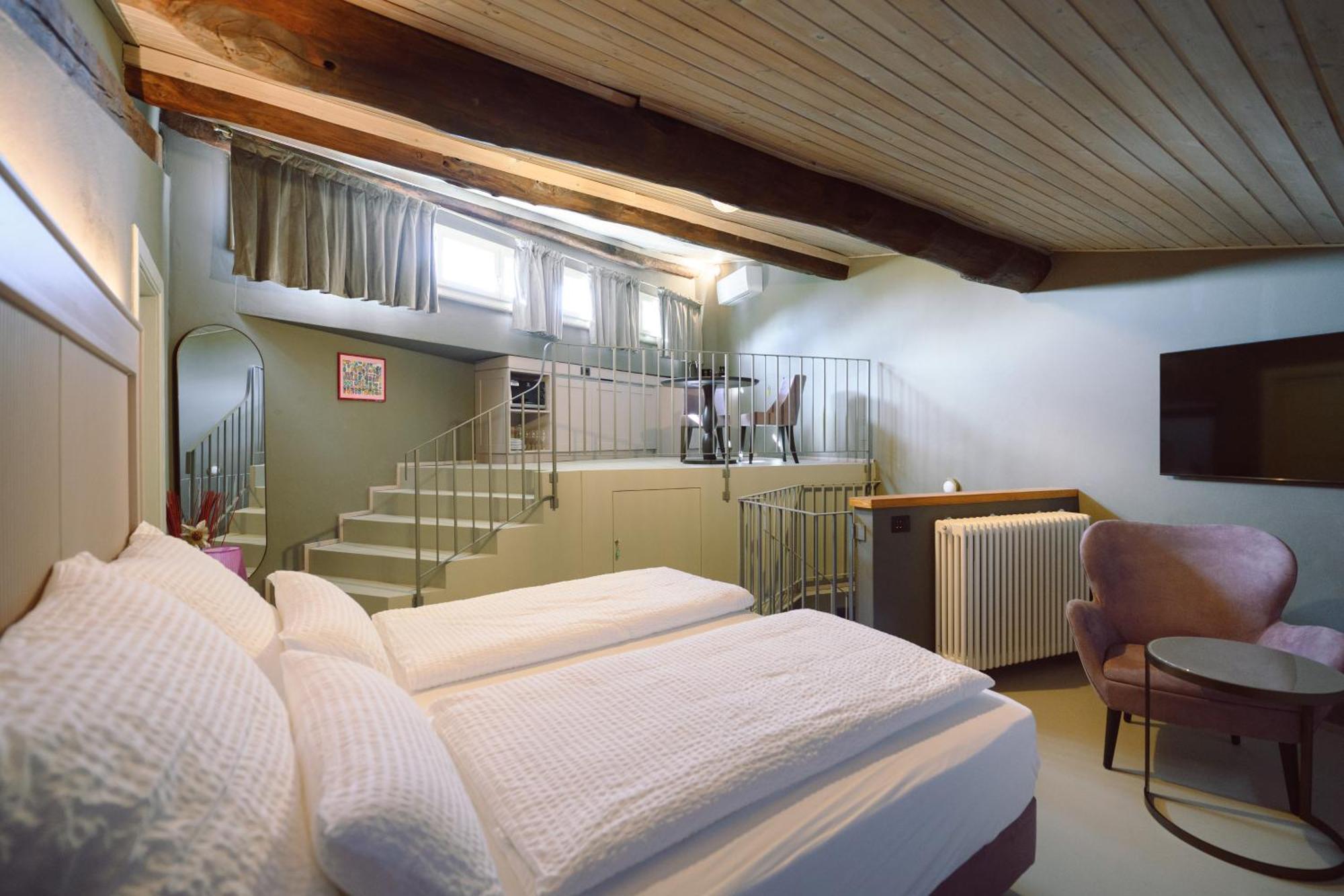 לוקה Palazzo Froussard B&B And Living מראה חיצוני תמונה
