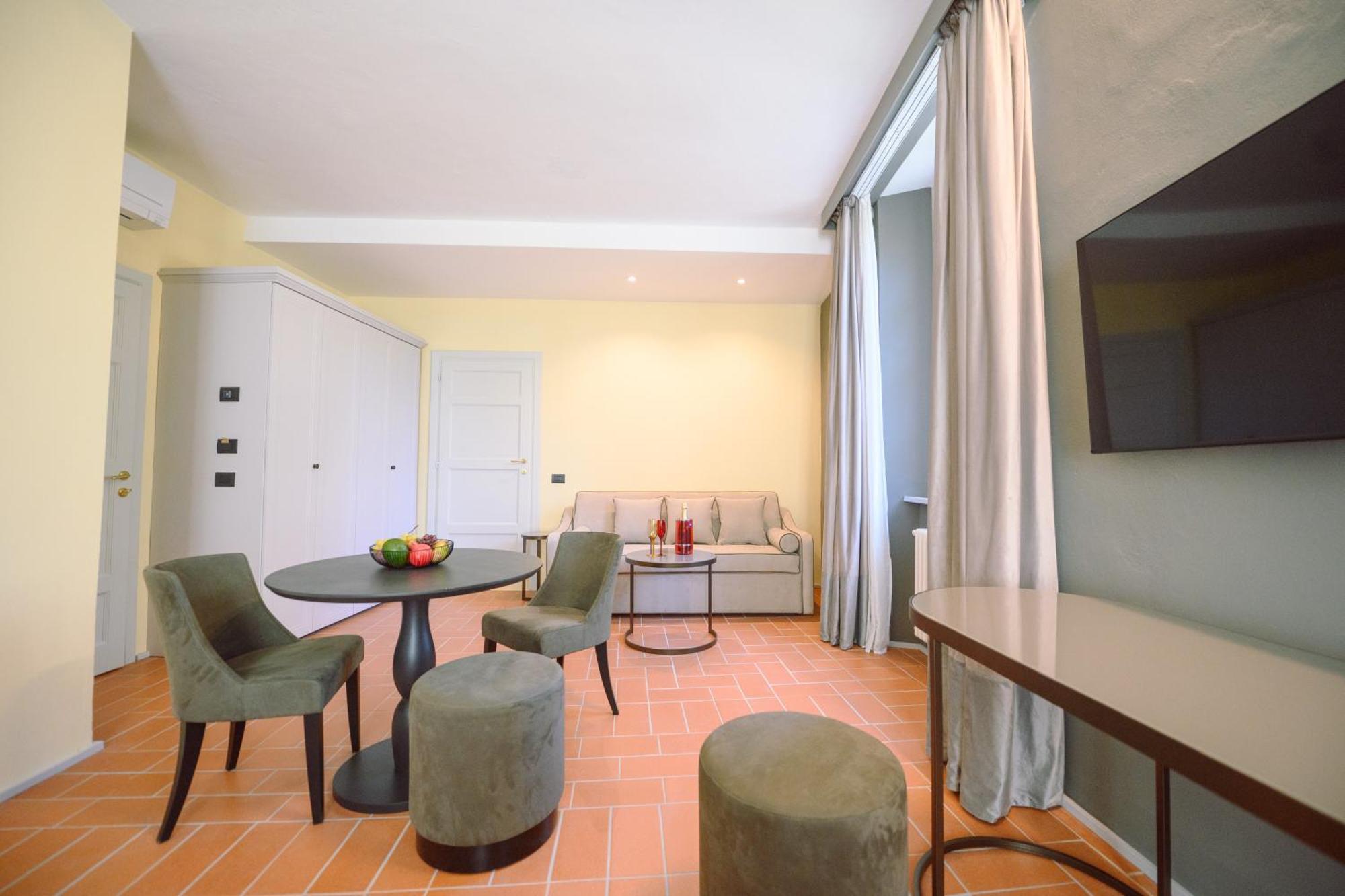 לוקה Palazzo Froussard B&B And Living מראה חיצוני תמונה